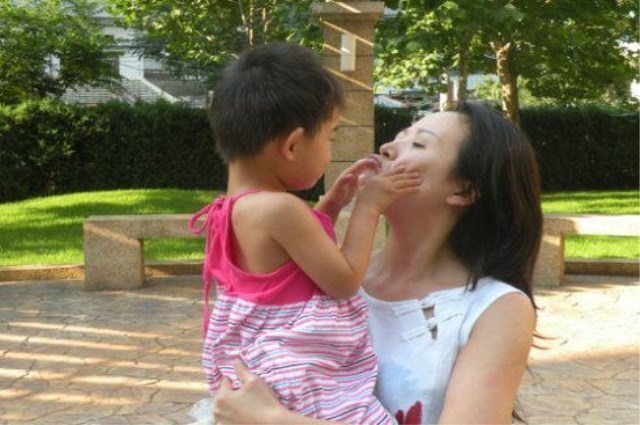 抱抱|宝宝会走路反而更要“抱抱”?妈妈千万不要“冤枉”宝宝懒