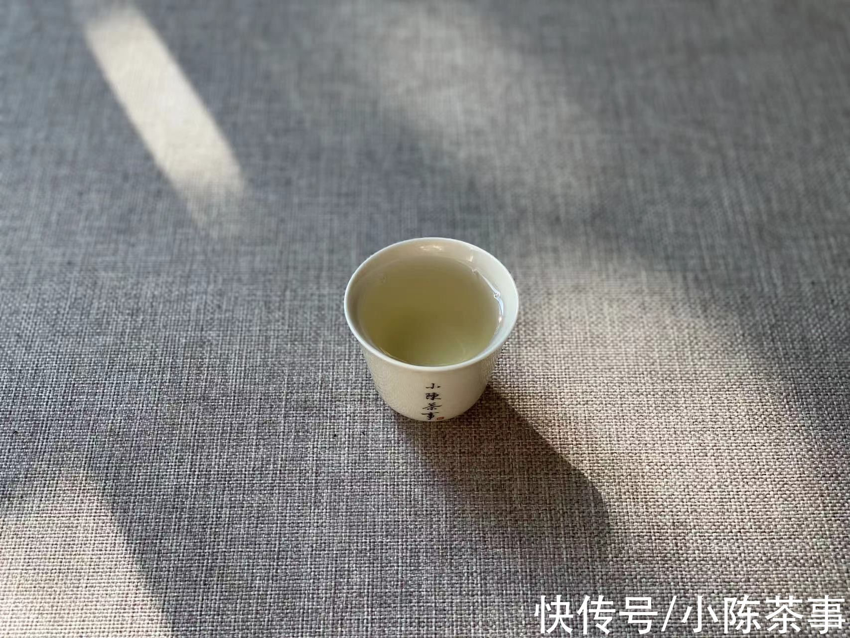 泡茶|从盖碗到品茗杯，玻璃、粗陶、白瓷，谁才是适用茶具的方式呢？