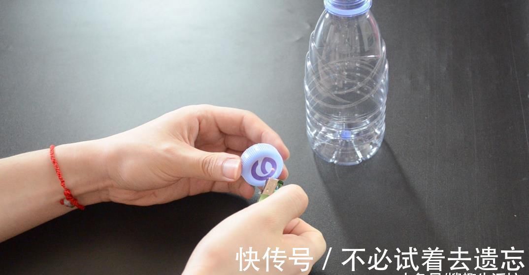 家家户户|塑料瓶别再扔了, 改造一下, 秒变清洁神器, 解决了家家户户的难题