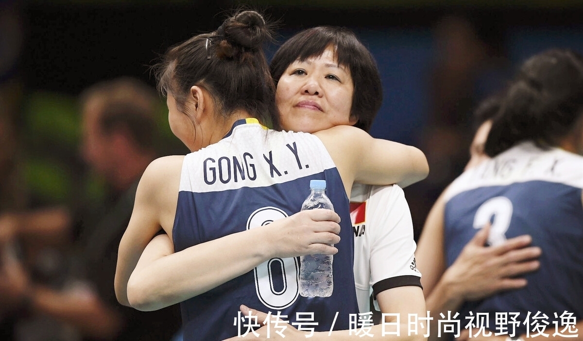 功勋|中国女排功勋教练35岁挂帅,至今仍画不上句号,难以割舍或再续约