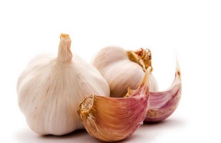 血脂|大蒜和加它這樣吃,養生效果會翻倍,養肝護胃,血脂也悄悄降下來