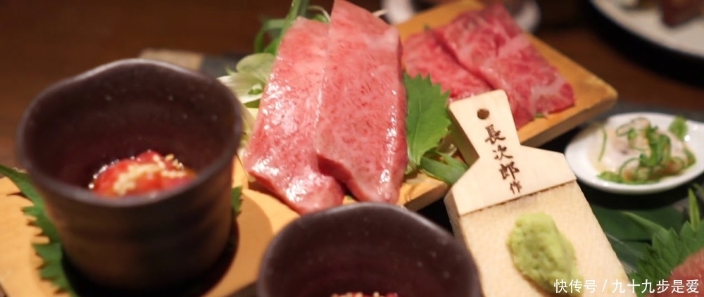 日本小姐姐整了一盘生牛肉，整整1斤，看完吃法，不淡定了！