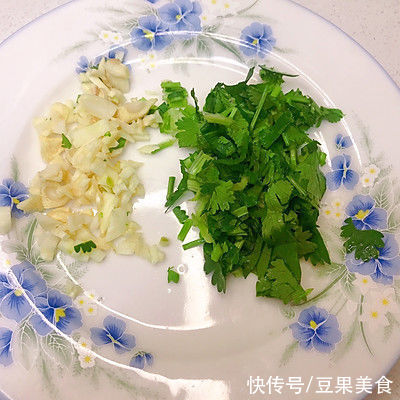 白芝麻|这样做凉拌黄瓜，隔壁小孩都馋哭了