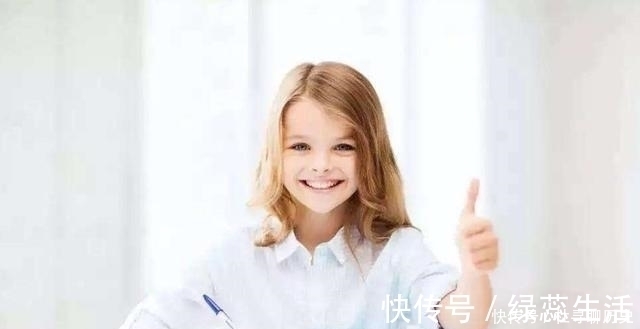 生活环境|女儿照镜子看“小蛮腰”,结果恼羞成怒,宝妈:好像减肥失败的我