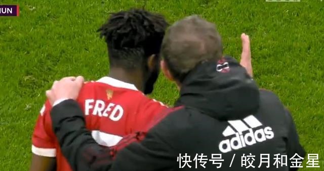 利兹联队|曼联4-2,客场带走3分,C罗哑火被提前换下下场不久后队友进球!