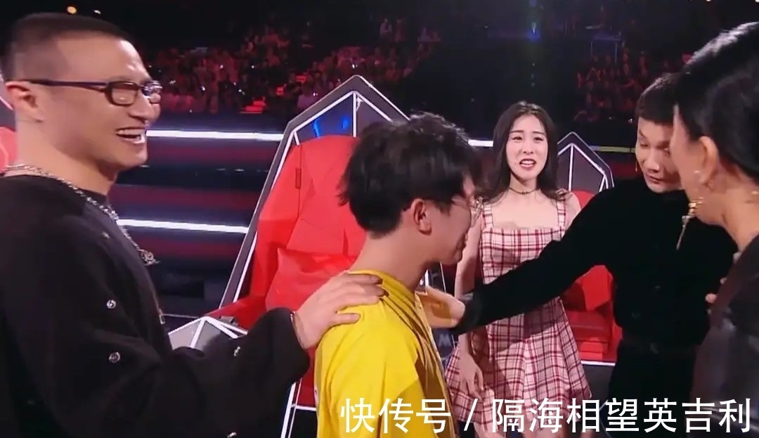 殴打|请忍住“殴打”这位53岁天后的冲动