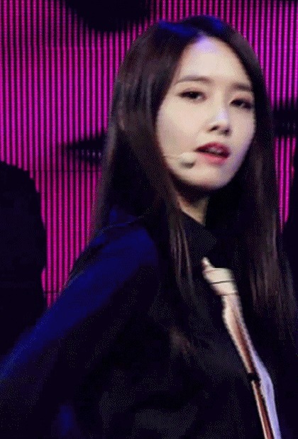 |搞笑GIF趣图:人生是如此的尴尬,这下跳进黄河也洗不清了!