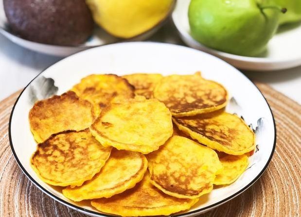 玉米别再煮着吃了,搭配鸡蛋这样做,快手又鲜香,孩子更喜欢