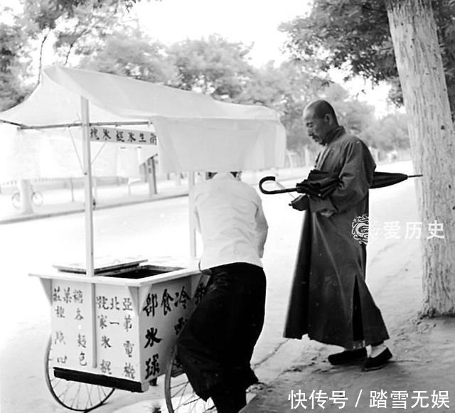老照片:民国时的冰棍贩卖,时髦而奢侈,穷苦人家吃不起