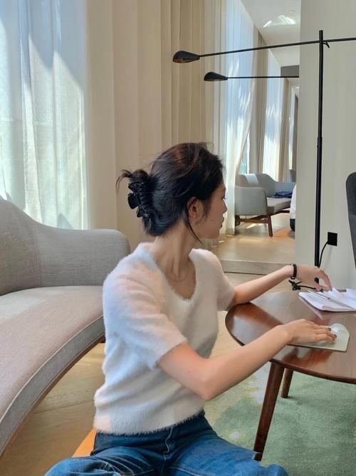 抓夹 夹头发教程,简单几步,打造慵懒又优雅的发型