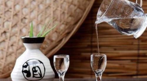 米酒|長壽老人多愛飲酒，喝酒究竟“傷身”還是“養生”，取決于3技巧