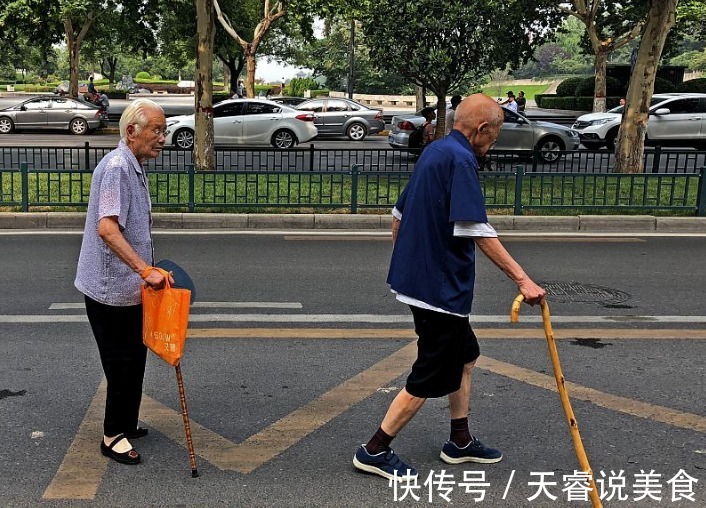 慢性疾病|多喝水、多走路是在养生可能多数人都想错了,其实是在“折寿”