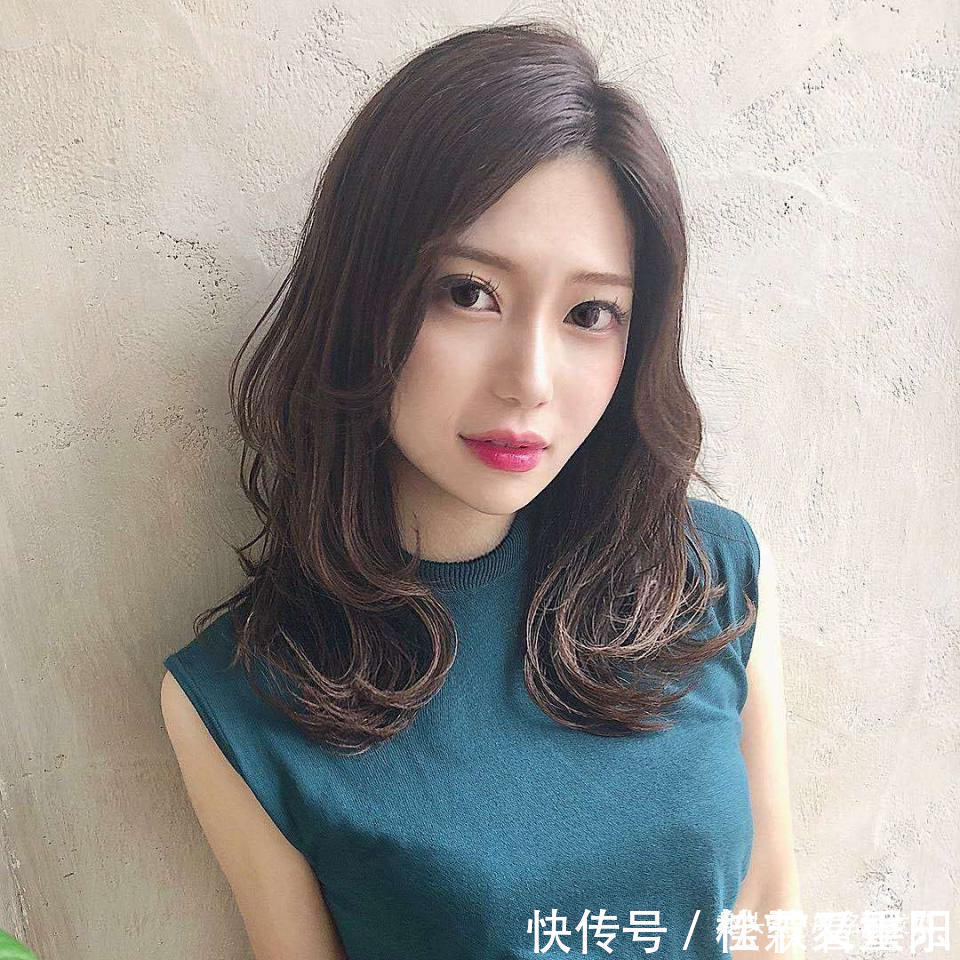 卷度 45岁女人如何做出35岁的发型效果这四点一看就明白,减龄还时尚