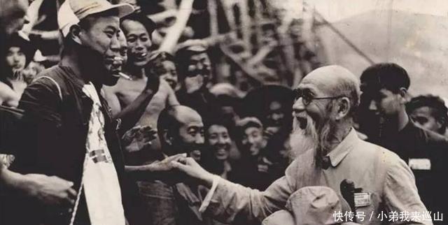 回乡|他辞官回乡，路上遇到劫匪，打开行李一看，劫匪立即跪地为其送行！