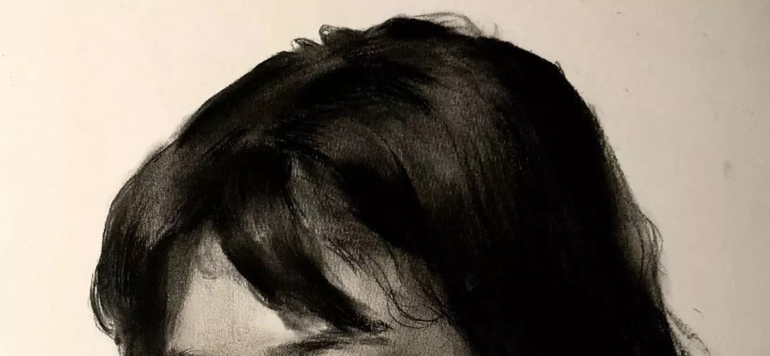 朱传奇&素描课堂|朱传奇教你画眼神低垂的短发女青年素描头像