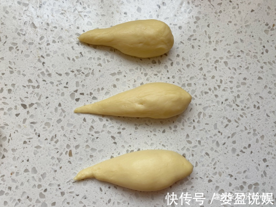 奶香美味的牛角面包，无需手套膜简单容易做，比包子馒头还省事