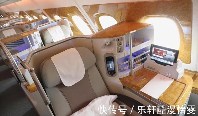 阿联酋航空|皇马双层专机有多奢华球员享私人浴室,美女空姐在机上酒吧服务