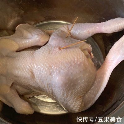 不加油和水的电饭锅煨鸡