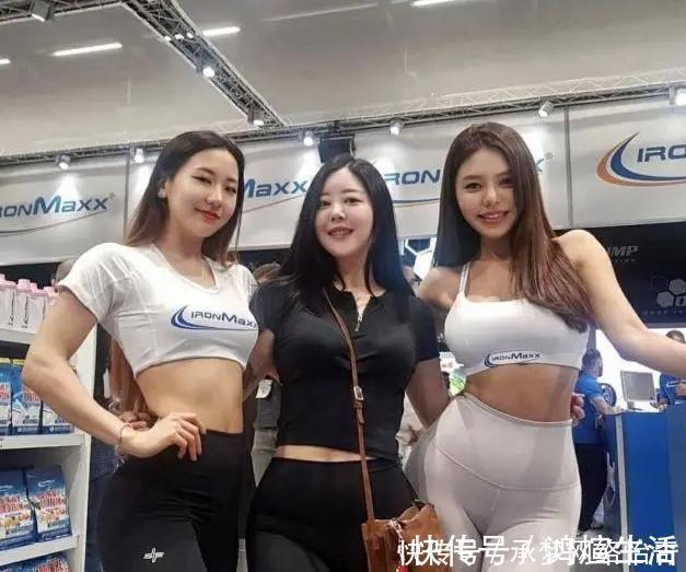 视觉|紧身打底裤将女性的身材展现的更加的完美,具有很好视觉冲击力