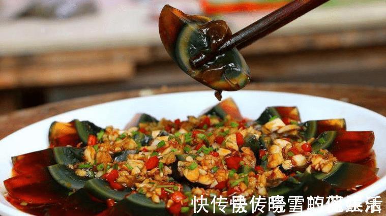 混合调味料|凉拌皮蛋，只用生抽和醋不好吃！教您多加4个料，皮蛋不涩不腥气