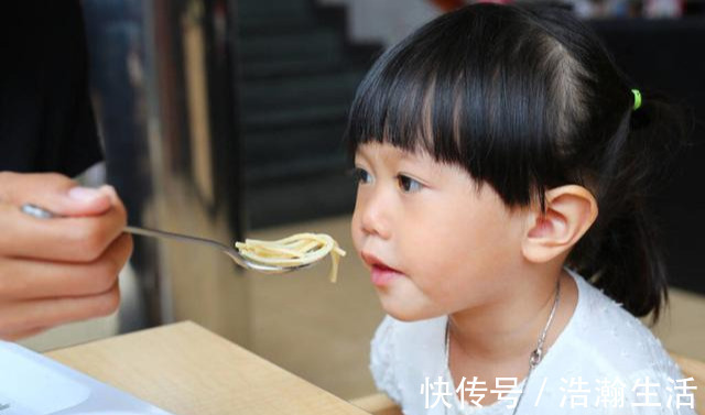 脾胃|儿科医生提醒孩子积食有3个信号,常做2事,赶走积食消化好