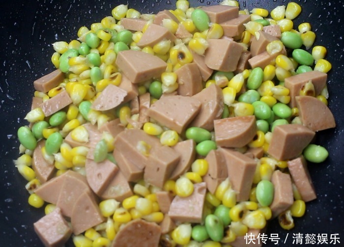 火腿肠的新鲜吃法,和玉米一起炒,甜鲜爽口,一盘上锅不够吃