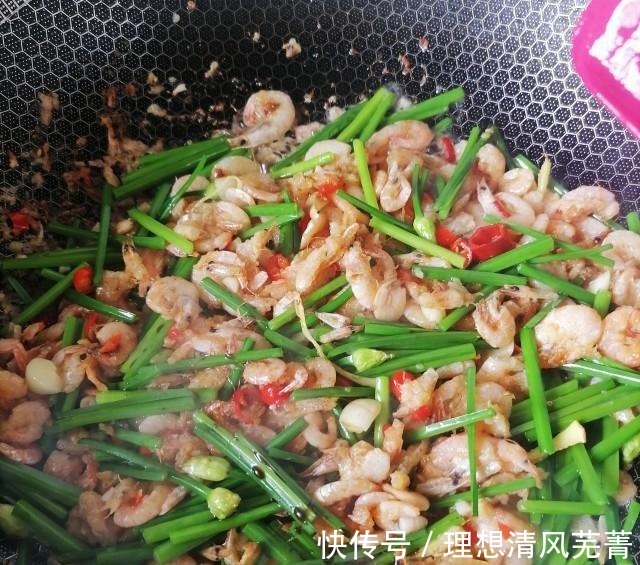 河虾|韭菜花炒河虾，味道鲜美，爽口下饭！