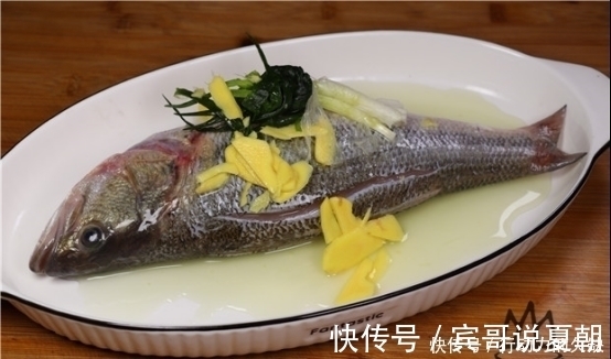 清蒸鲈鱼|做清蒸鱼，放盐和料酒就外行了！看20年专业大厨操作，不腥不柴