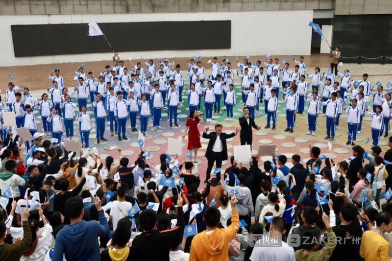  李海鹰|黄埔绿轴广场现千人快闪 《到黄埔去》歌曲首发