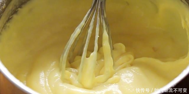 家庭版蛋黄派，香甜绵软，奶香味浓郁，自己做无添加，孩子特爱吃