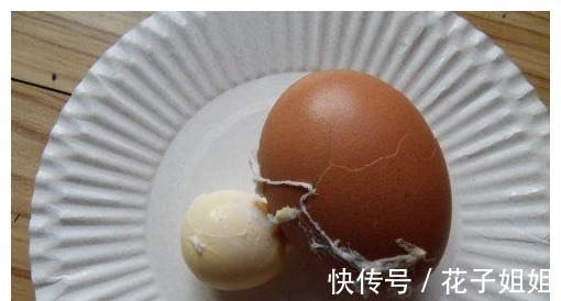 维煮鸡蛋时加点它就行,鸡蛋不开裂还自动脱壳,吃起来更香更嫩!