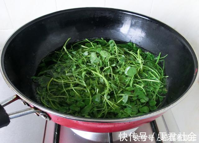 面团|蒸包子时,记得不要只加酵母,面里加2样,包子又白又软又香又甜