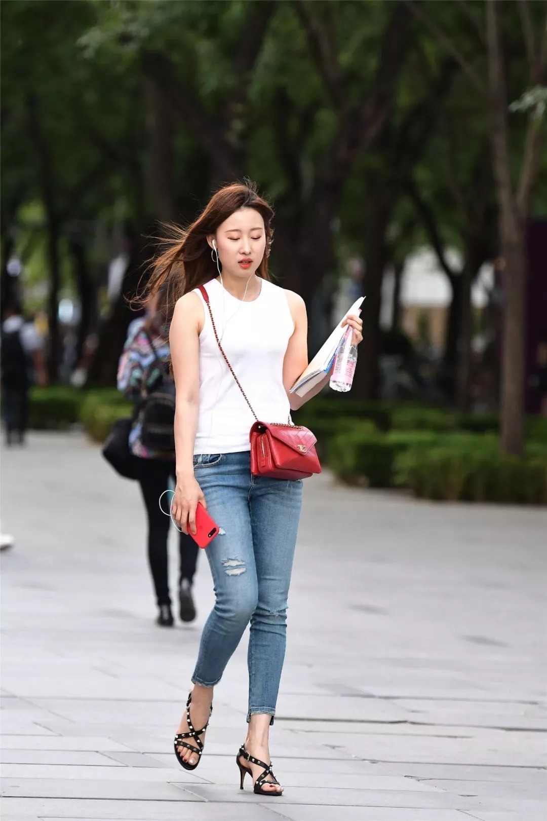 皮夹克|高跟鞋一直那么时尚,搭配起来更显女人味