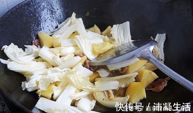 蘑菇粉|80岁奶奶坚持三十年，顿顿都要吃点它，眼睛不花，腿脚也灵活！