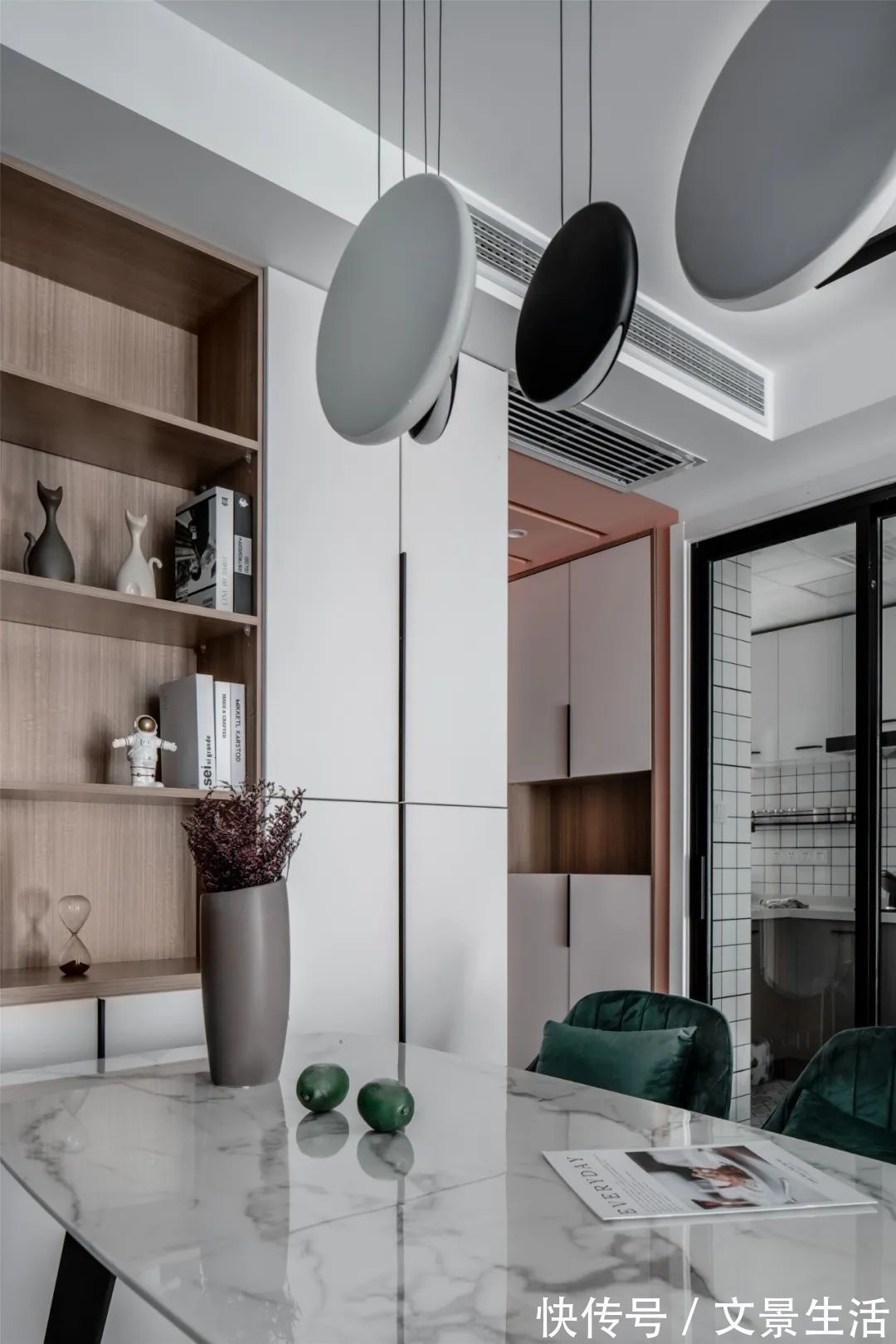 丹青色|89㎡现代简约,蓝色背景墙,搭配简约舒适软装,营造轻松时尚感