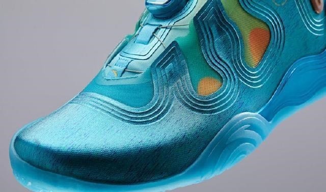 鞋款 售价直追Yeezy市值超过Adidas,这家国产鞋厂要放大招