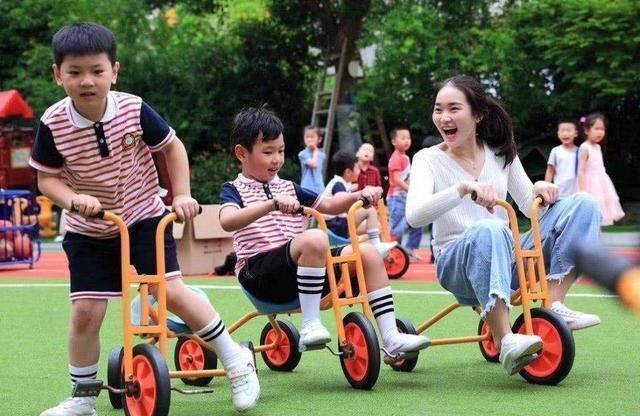 家长群|幼儿园老师发孩子午睡照片,看到照片后,家长群里却闹腾了起来