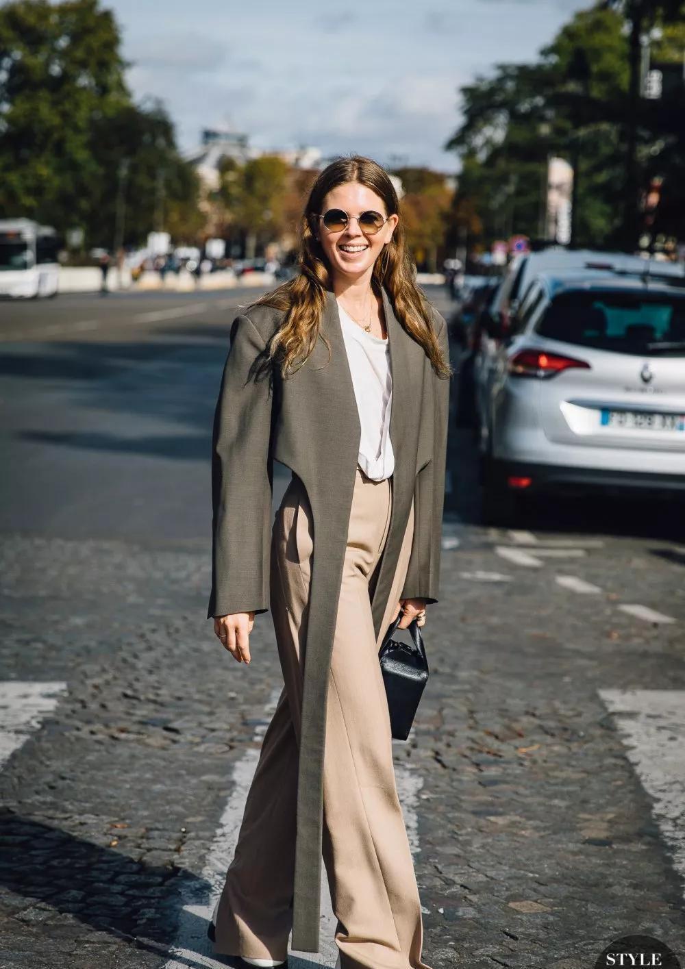 2021时尚秀场:开年时髦穿搭套路:“上短下长”,今天开始流行?