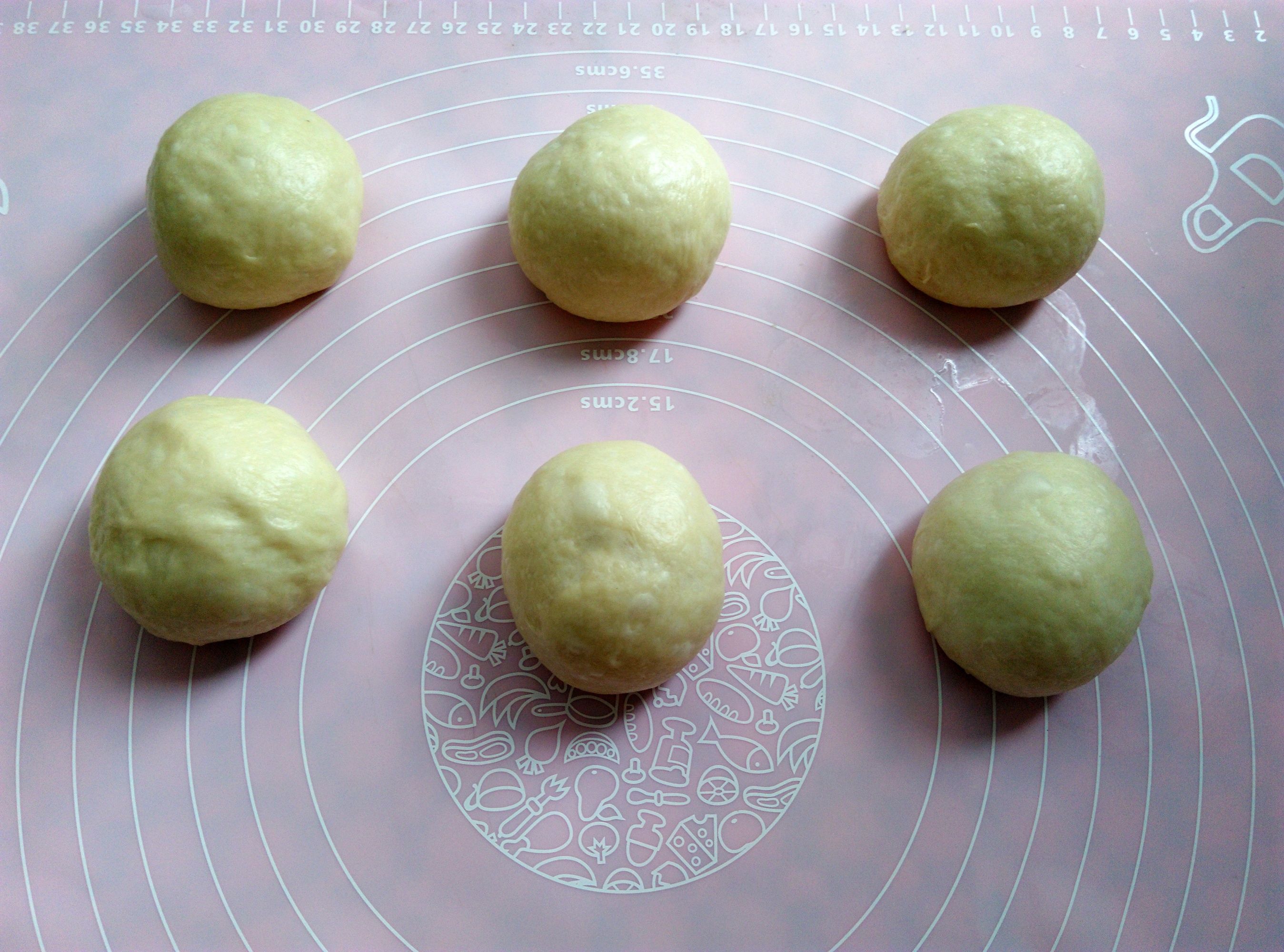 这面包口感像蛋糕，蓬松香软，健康无添加，味道好极了