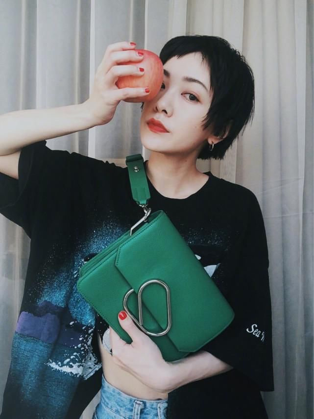 锁骨发out了！2021短发流行这么剪，烫不烫都超好看