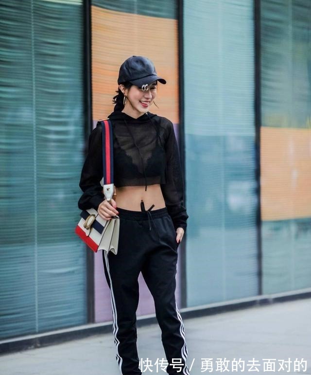 时尚 运动裤穿在身上更显瘦,极具个性还能彰显青春,减龄又时尚!