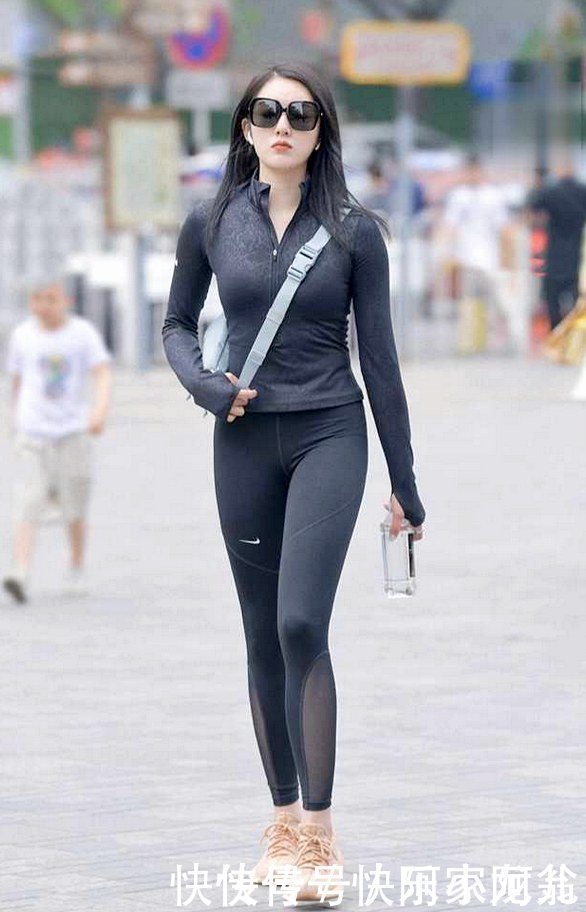 小阿姨也有俏皮的一面,这身材真的太完美,你喜欢吗?