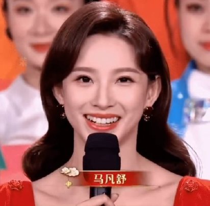 首次主持春晚,她因漂亮登上热搜