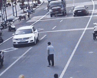 |搞笑GIF:虽然知道笑别人不好 但我实在是没忍住