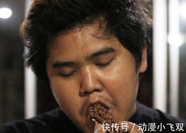 小哥|泰哥小哥最奇特的一次COS，竟把巧克力当作卷发？说实话我看饿了！
