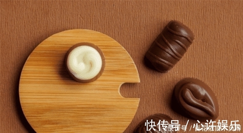 吃了25年巧克力,才知道上面的凹槽是干什么用的,原来一直误会了