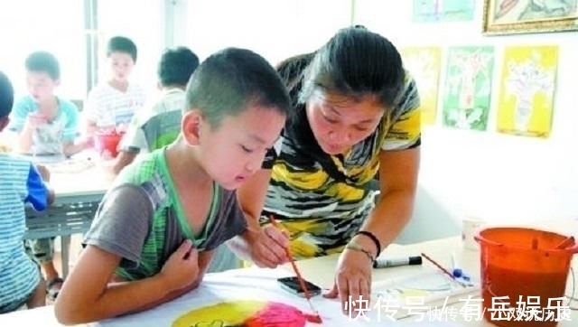 女孩|14岁女孩5年手写30万字小说,被亲爸发现后撕毁,还说“为你好”