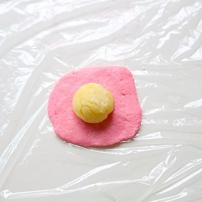 草莓粉|粉红脆皮月饼