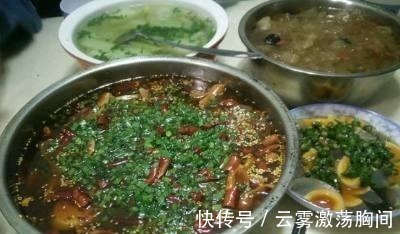 老板图省钱, 让大家来家里聚会, 上菜后, 同事说撑死也要吃完!