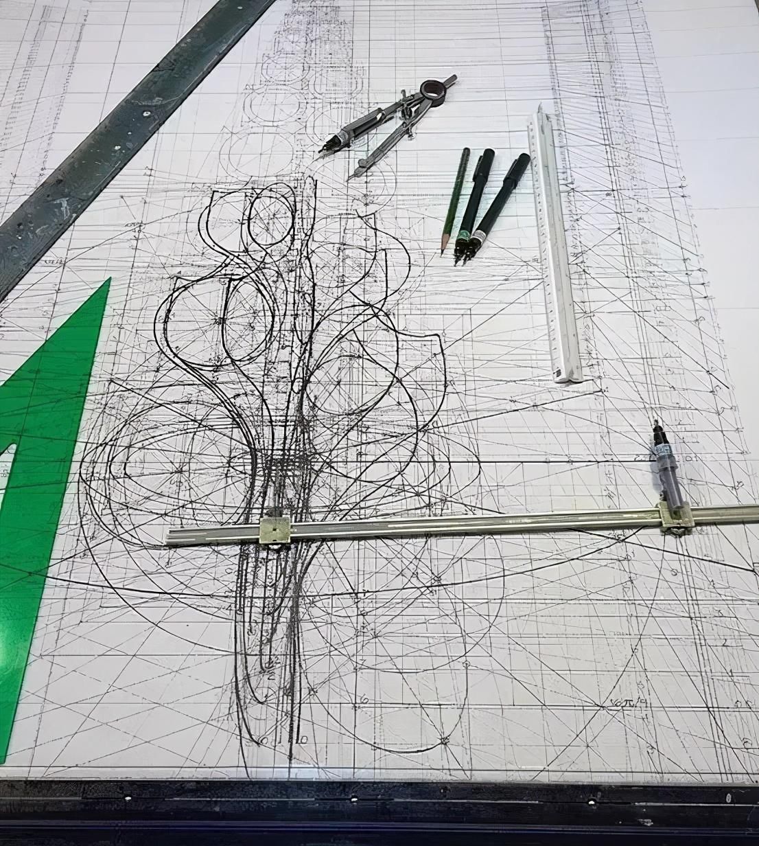 黄金比例!理工男花40年时间,用圆规画1000张画,黄金比例的拥护者